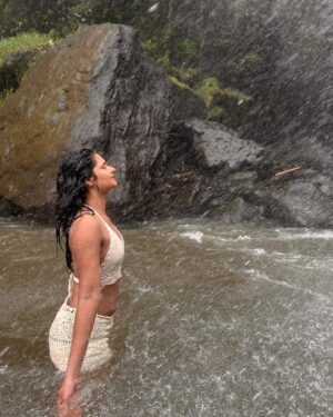 Maheswari Yayathiraj Instagram - Celebrating the journey of another year wiser,stronger and more fabulous than ever.
Happy birthday to me. 😄

#bali #birthdaypost #teganunganwaterfall #naturelove #travelgram #waterfall #vibing #indonesia #travelgram