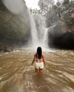 Maheswari Yayathiraj Instagram - Celebrating the journey of another year wiser,stronger and more fabulous than ever.
Happy birthday to me. 😄

#bali #birthdaypost #teganunganwaterfall #naturelove #travelgram #waterfall #vibing #indonesia #travelgram