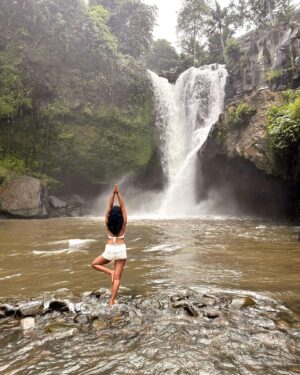 Maheswari Yayathiraj Instagram - Celebrating the journey of another year wiser,stronger and more fabulous than ever.
Happy birthday to me. 😄

#bali #birthdaypost #teganunganwaterfall #naturelove #travelgram #waterfall #vibing #indonesia #travelgram
