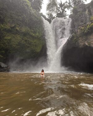 Maheswari Yayathiraj Instagram - Celebrating the journey of another year wiser,stronger and more fabulous than ever.
Happy birthday to me. 😄

#bali #birthdaypost #teganunganwaterfall #naturelove #travelgram #waterfall #vibing #indonesia #travelgram