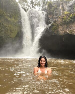 Maheswari Yayathiraj Instagram - To the next splash of adventure.

#bali #birthdaypost #selflove #teganunganwaterfall #naturelover #travelgram #lovetotravel