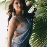 Mahi Kaur Instagram - जुल्फें खुली रखी है आपका दिल बांधने के लिए।