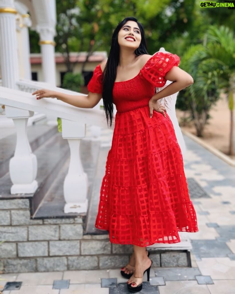 Mahi Maheswari Instagram - 👗 @myroopamsboutique. #Clothing #Hair #Joint #Hand #Hairstyle #Photograph #Shoulder #Leg #One-PieceGarment #Smile #Neck