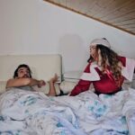 Mahi Masegosa Instagram - Montarías el árbol de navidad con la segunda persona que te sale en compartir ? 😂🎄 Este vídeo se lo vi a @patriciamarem y lo tuvimos que hacer también 😂