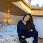 Mahi Masegosa Instagram - Qué ganas tenía de probar las prendas de Luvlette en mis nuevas lolas !!! 🤣🤣🤣 sus braguitas sin costuras, sus pijamas, sus sujetadores … @luvletteofficial es para mí de lejos la marca más cómoda, favorecedora y elegante! Código descuento: “luvmahi15” (extra 15% off en Luvlette y SHEIN) 🥰🥰🥰 links de los productos: Sujetador push up nude: 20589163 https://shein.top/t4greyo Pack de tres braguitas talle alto sin costura: 17766753 https://shein.top/sxxm102 Pijama de satén: 13590103 https://shein.top/5z0wi33 Sujetador de encaje negro: 25040059 https://shein.top/hd66kgl @luvletteofficial #Luvlette #LuvlettePartner #holiday #publi