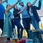 Mahi Masegosa Instagram - Estos momentos #ConMuchoAcento en el pueblo con los amigos no tienen precio. Desde que probé la nueva #CruzcampoTremenda de @cruzcampo , me he quedado atrapada con su tremendo sabor y la mitad de alcohol*! A mis amigos también les ha encantado. Terraza, amigos, chascarrillos y #Cruzcampotremenda, no le pido más al verano! #publi *Cruzcampo recomienda el consumo responsable. Cruzcampo Tremenda 2.4% vol., la mitad de alcohol que la Cruzcampo Pilsen 4,8 vol.