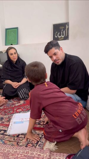 Mahshid Khosravi Instagram - درمان بیماری سرطان مهدی رو باید هرچه سریع تر شروع کنیم یخچال و‌ تخت و کمد و تبلت تامین شده و مادر بیست و پنج میلیون تومان سفته داده که اگر پرداخت نکنه میره زندان 
برای هزینه های این خانواده بسم الله
موسسه خیریه فرشته های بهشتی 
شماره کارت:6274121940051659
شماره حساب:15085062122481
شبا:IR100550015085006212248001
 خواهش میکنم این پست و استوری کنید