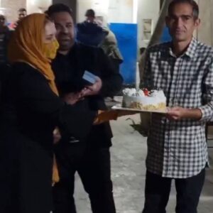 Mahshid Khosravi Instagram - .
قول داده بودیم بعد از پاکی و برگشت از کمپ ؛ تولد دوباره رو باهم جشن بگیریم
خیلیا پیگیر بودین که چه اتفاقی بعد از دوره ی پاکی براش میفته و قرار بود شروع زندگی جدیدش رو باهم جشن بگیریم که از این به بعد بیشتر خواهید دید و در جریان قرار خواهید گرفت
لیموزین آرزوها همچنان پر از مسافر به سمت زندگی جدید در مسیر انسانیت در جاده فرشته های بهشتی حرکت میکند