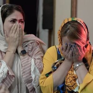 Mahshid Khosravi Instagram - قصد داشتم همتونو بفرستم کربلا ولی واقعیت خیلی گرون میشد دیگه تصمیم گرفتم همه برید مشهد زیارت امام رضا نتیجه خوبی های خودتون بود من هیچ کاره ام 🧡 دوستتون دارم مرسی که ماه رمضون سنگ تموم گذاشتین دست تک تکتونو میبوسم ❤️