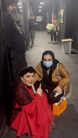 Mahshid Khosravi Instagram - کاش بهاره انقدر تو نقشت فرو نمیرفتی 🤣 به قرآن اولش ترسیدم 🤣
بهاره جانم در نقش یاقوت 😍
@b.rahnama
اولش متوجه نشدم خدارتی 
داره فیلم میگیره 🤦‍♀️
@hossein_khedarati