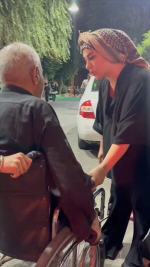 Mahshid Khosravi Instagram - با وکیل عزیزمون آقای رضایی مشورت کردم گفتن هرکسی به جز برادرشون میتونه قیم باشه چون ایشون معلولیت دارن گفتن نمیشه قیم باشن باید مجدد باهاشون صحبت کنم، اگر بشه یکی از خودمون قیم ایشون بشیم که بتونه از دادگاه قم پرونده رو بگیره که انشالله برادرشون بهزیستی اسلامشهر بستری بشه و هرزمان بستری شد باید ماهانه یه مبلغی رو پرداخت کنیم