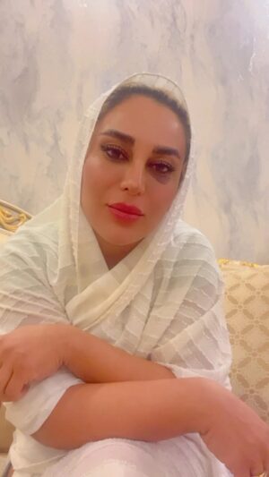 Mahshid Khosravi Instagram - پول نقد نده دست این بچه ها 😡 کمک نمیکنی داری در حق اون بچه ظلم میکنی اون بچه خبر نداره دارن با آینده اش چیکار میکنن ولی من و تو که خبر داریم 🤦‍♀️ کمک نکن بزار از سر چهارراه ها جمع بشن 🙏