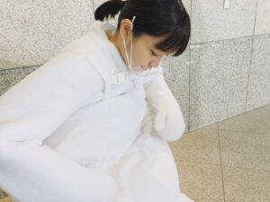 Mai Fukagawa Instagram - マイナポイント第2弾✌️
出演させていただいた新CMが明日から放映されるそうです。見かけたらぜひチェックしてみてください。
1枚目の写真、イスに座ってるんですが浮いてるように見えますね☁️笑
