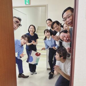 Mai Fukagawa Instagram - #特捜9
1枚目の写真は、大好きな1枚で、
井ノ原さんの誕生日をお祝いをしに
楽屋へサプライズ突撃したときのものです。
全員の主任愛が詰まってます🫶
私たち目線からの主任も撮りたかった…！😢

今年も本当に本当に、ありがとうございました。
またお会いできますように☺️