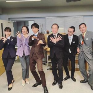 Mai Fukagawa Instagram - #特捜9
1枚目の写真は、大好きな1枚で、
井ノ原さんの誕生日をお祝いをしに
楽屋へサプライズ突撃したときのものです。
全員の主任愛が詰まってます🫶
私たち目線からの主任も撮りたかった…！😢

今年も本当に本当に、ありがとうございました。
またお会いできますように☺️