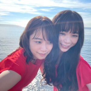 Mai Fukagawa Instagram - サワコ最終回、
終わってしまいましたぁ〜〜
ありがとうございました✨😢
衝撃のラスト、見届けていただけたでしょうか？
合わせ鏡のようなサワコとマチカ。
　　
苦しいシーンもたくさんあったけど、
最高のチームで乗り越えることができました✨
趣里ちゃんはじめ素敵なキャスト・スタッフの皆さまと過ごした日々は宝物です。
放送は終わってしまいましたが、配信もまだあるので、この作品がこれからも1人でも多くの方に届きますように…と願っております☺️
ありがとうございました！