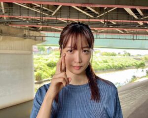 Mai Fukagawa Instagram - 彼女たちの犯罪
いよいよ明日最終回放送です。
動機やきっかけは違うけれど、それぞれが出会ってしまったが故に起こしてしまった犯罪で、転落した彼女たちの物語がどのように終結するのか、どう決着をつけるのか、ぜひ最後を見届けていただけたら嬉しいです！

写真は撮影の合間、
マネージャーさんが写真を撮ってくれたので
ドヤ顔で領域展開してみました。笑（呪術廻戦）