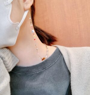 Mai Fukagawa Instagram - ずーっと緊張の日々が続いていて
昨日の夜は心臓がバクバクだったのですが、
無事1日が終わりホッとしています…。
素敵な出会いに心が震えた1日でした。
　　
写真は、特捜9のヘアメイクさんが誕生日にプレゼントしてくださった手作りのマスクチェーンです。
可愛すぎやしませんか…？？✨
