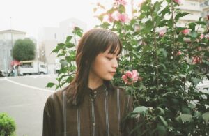 Mai Fukagawa Instagram - 毎年のことながら、秋服が着れる日が待ち遠しいです🧶