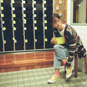 Mai Fukagawa Instagram - みなさん、
最近はいかがお過ごしですか🌸
私は例年通り花粉と闘っていますが元気です。笑

日々いろいろなことがありますが、
皆さんが自分の心と身体を大切にして、
楽しく毎日を過ごせますように。
写真はカレンダーオフショットの銭湯での1枚です♨️