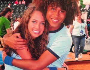 Maiara Walsh Instagram - Hugs not drugs, kids. #tbt