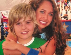 Maiara Walsh Instagram - Hugs not drugs, kids. #tbt