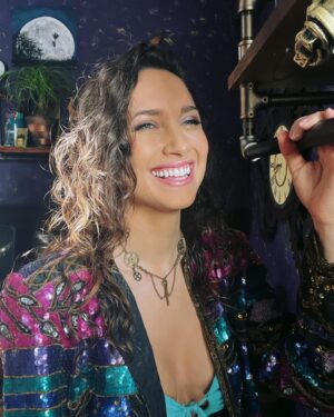 Maiara Walsh Instagram - “Hold fast to dreams, for if dreams die, life is a broken-winged bird that cannot fly.” Langston Hughes 🕊️

🇧🇷 “Agarre-se aos sonhos, pois se os sonhos morrerem, a vida será um pássaro de asas quebradas que não pode voar.” Langston Hughes