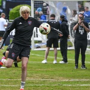 Maisie Adam Instagram - The many faces and emotions of Soccer Aid 2024! 

What an incredible experience yet again, and so proud to have been a small part of it. Over £106million has now been raised for @unicef to help children across the world. Just phenomenal. A truly astonishing achievement, a huge thank you to everyone who donated. 
Not the result we World XI hoped for but I’ve had the time of my life these last few days, training and hanging out with genuine heroes of mine. And all for this incredible cause. @socceraid you are just the best. 

(Cannot believe for one moment that when I got these photos through I thought I would have looked even remotely athletic on that pitch 💀 Spaghetti Legs over and out xoxo)
