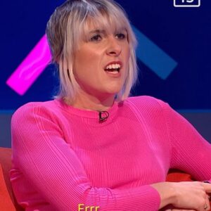 Maisie Adam Instagram - It’s been quite the year for sports, so join me @mrbigtomd and @guzkhanofficial for Sports Funniest 2023 With @greg_james tonight at 9 on Sky Max

(Soz West Ham, it’s all love really 😉 🫧)

#skymax #comedy #sportsfunniest #westham #europaconferenceleague #football #2023