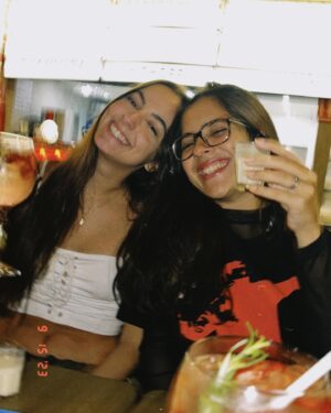 Maitê Padilha Instagram - nao existe tristeza com eles e com uma sexta a noite no @mandelabotafogo ❤️