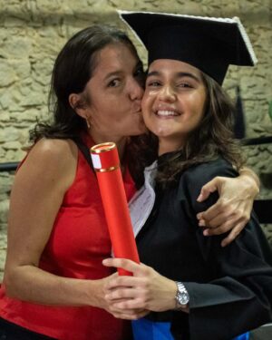 Maitê Padilha Instagram - me formei no bacharelado de artes cênicas na @calcasadasartes ❤️ 

foi um ano e meio de curso onde encontrei pessoas que sei que ficarão na minha vida mesmo depois dessa colação de grau e onde me apaixonei de novo pelo meu trabalho e por todo o processo.

agradeço aos meus professores, ao Hermes, a Rita, ao meu amigo @joaomanoelinsta que me levou pra CAL e a todos os envolvidos. a CAL vai comigo agora, nos trabalhos e na vida. 🥳

📸 @helenamarkun