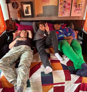 Maitê Padilha Instagram - fomos felizes em Tudo Por Um Popstar 2 🤍

equipe e amigos de elenco, vou sentir saudades. 

@panoramica_filmes obrigada por mais uma vez juntar tanta gente legal pra fazer um filme, é o que a gente mais ama mesmo 🎬