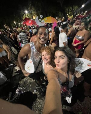 Maitê Padilha Instagram - nao me perdi no carnaval porque tinha amigos e amores cuidando de mim ❤️ 

ô época do ano pra ter meu coraçao :)