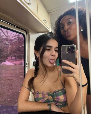 Maitê Padilha Instagram - tenho trabalhado e saído com meus amigos

tem vida melhor? ✨