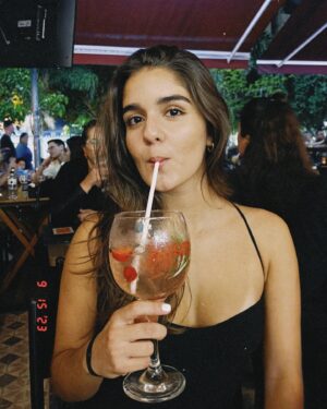 Maitê Padilha Instagram - nao existe tristeza com eles e com uma sexta a noite no @mandelabotafogo ❤️