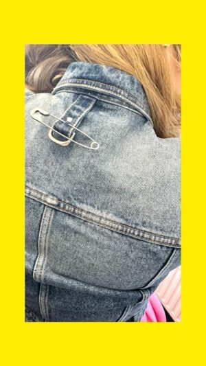 Maite Kelly Instagram - .
Was dahinter steckt … 

Kleines Schmuckstückchen für Euch.
Limitiert.

#nurliebe
Die Fanbox ab 22.03. exkl. auf Amazon.