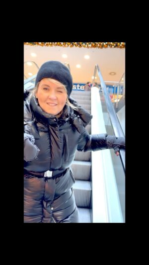 Maite Kelly Instagram - .
Püttchen-Abenteuer-Tour!
Heute mal wieder einen Buchladen gestürmt … Thalia Suhl - Einkaufscentrum am Steinweg.
Schaut mal vorbei und holt Euch die signierten Bücher.

Danke an das überraschte Buchladen-Team!

#püttchenundsternelinchen 
#herderverlag