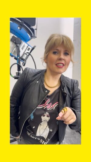Maite Kelly Instagram - .
Wir verkürzen die Wartezeit!
Ab heute - 00:00 Uhr!

#ichsingmeinelieder
#zwischensong
#nurliebe