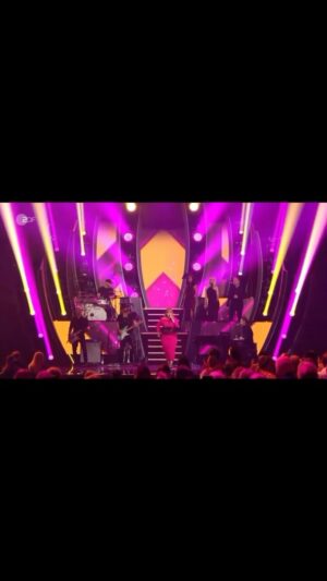 Maite Kelly Instagram - .
Ich steh dazu.
Der ganze Song aus der Roland Kaiser Jubiläumsgala live mit Band - jetzt auf youtube!

#diegiovannizarrellashow 
#ichstehdazu
#youtube