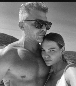 Maja Bohosiewicz Instagram - Najukochańszy Mężu, moja słodka walentynko. Dekadę już z Tobą idę przez życie, nie męczysz mnie, nie wkurzasz szczególnie. Jak jesteś obok to wiem, że wszystko jest po prostu dobrze, spokojnie, bezpiecznie. I takiego balansu, takiej homeostazy wam wszystkim życzę. Bo to naprawdę miłe kiedy budzisz się i jest dobrze. ❤️❤️❤️