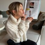 Maja Bohosiewicz Instagram - Co to znaczy dla Ciebie dom? Dla mnie dom to miejsce gdzie jest mąż, dzieci, moje psy. Nie przyzwyczajam się do miejsc ale bardzo mocno do ludzi. Dzisiaj położyłam się w swoim domu w Warszawie i choć kocham go niezmiernie to bez tego pierwiastka ludzkiego, bez rozrzuconych kredek w salonie, piłki odbijanej od ściany - dom stał się mieszkaniem. Pięknym wnętrzem z którego ktoś wyciągał duszę. Wiecie o czym mówię? Outfit @lecollet @berriesandco
