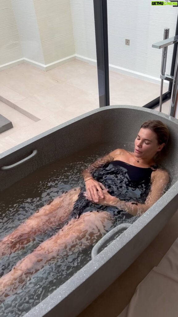 Maja Bohosiewicz Instagram - Oddechy z @iceman_hof i kąpiel 🧊
