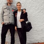 Maja Bohosiewicz Instagram - ❤️ bigosik, kiełbaski, ciasteczko a później gorące licytacje. Pewnie gdybym założyła zegarek na rękę Zachowi miałby tętno 200. Okazuje się że mój syn pragnie kroplówki witaminowej, psychoterapii, lekcji tańca na wysokich obcasach oraz obrazu konia! 😎 super - teraz mamy atrakcje do końca roku! @fundacjawosp DZIĘKUJEMY @wosp_costa_del_sol