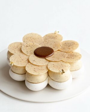 Maja Vase Instagram - Coffee pecan pavlova ☕️🌸 

Light and crispy coffee meringue flower with a slightly chewy center, silky smooth coffee white chocolate chantilly, salted coffee pecan praline, and a glittering coffee chocolate flower ✨