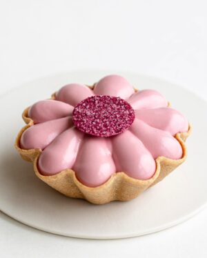 Maja Vase Instagram - Blackberry meringue tarts 🌸 Tangy, sweet, and sooo fluffy ☁️ Want a bite? 🥄👉🏻