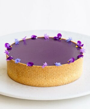 Maja Vase Instagram - Wild blueberry buttermilk tart 🔮💜 with the most silky texture, one million vanilla dots, and crazy, natural colours 🙌🏻 Hit the 💜 for recipe! #koldskålstærte