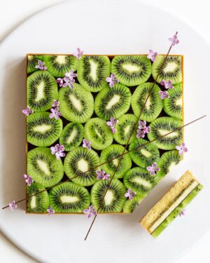 Maja Vase Instagram - A crazy kiwi vanilla version of my square strawberry tart 🥝 I couldn’t stop myself 🙈 Who likes kiwi? 🙋🏼‍♀️