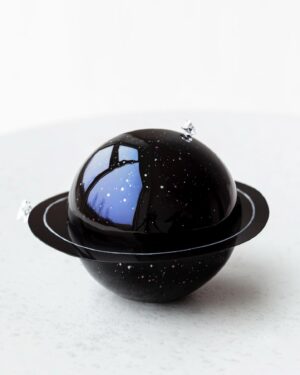 Maja Vase Instagram - Black currant cake with a crazy liquorice caramel core 🪐🌌 Hit the 🖤 for recipe!