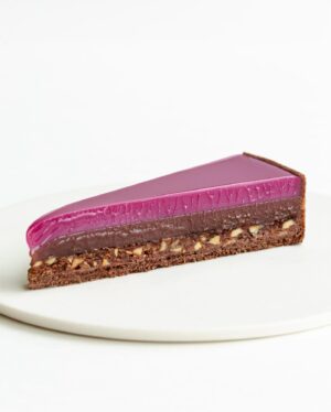 Maja Vase Instagram - Blackberry hazelnut chocolate tart 💘 My kind of therapy 🌸🧘🏼‍♀️ Send a 💗 for recipe and support 🫶🏻