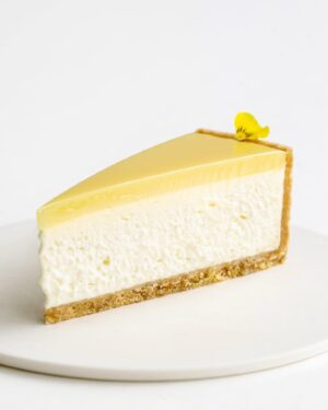 Maja Vase Instagram - Incredibly creamy and easy passion fruit Easter cheesecake 🐣 No bake, no gelatine! RECIPE for you 👇🏻🏷️ Drop a 💜, if you like it!

BISCUIT BASE
150 g oat biscuits
1 pinch of salt
75 g butter  CHEESECAKE FILLING
250 g cream cheese
75 g icing sugar
150 g heavy cream
25 g passion fruit purée

PASSION FRUIT GANACHE
90 g white chocolate
30 g passion fruit purée
30 g heavy cream

DECORATION
small Easter egg macarons
edible flowers

INSTRUCTIONS 👇🏻